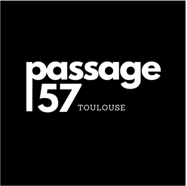 déclinaison du logo passage 57 sur fond noir